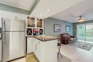 Commodores Landing 208