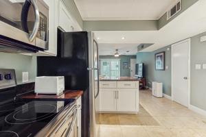 Commodores Landing 208