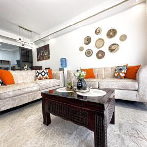 Executive elegantly furnished three bedroom apartment with swimming pool ,all modern facilities fully ,children playground and close proximity to major shopping centers and gourmet restaurants in kilimani