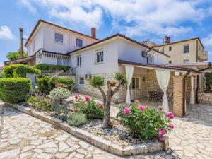 Apartment Nika-11 by Interhome