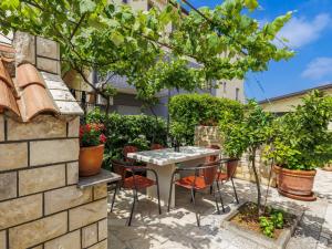 Apartment Nika-12 by Interhome