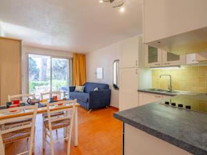 Apartment Les Coteaux de la Nartelle-28 by Interhome