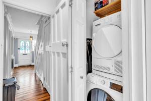 Luxury 5-Bedroom Family Home with Modern 2-Storey Outbuilding