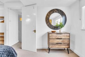 Luxury 5-Bedroom Family Home with Modern 2-Storey Outbuilding