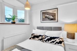 Luxury 5-Bedroom Family Home with Modern 2-Storey Outbuilding