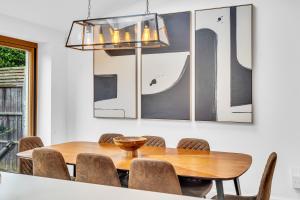 Luxury 5-Bedroom Family Home with Modern 2-Storey Outbuilding