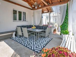 Apartment Villa Nika by Interhome