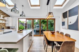 Luxury 5-Bedroom Family Home with Modern 2-Storey Outbuilding