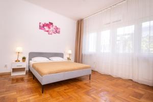 Walters Corner Old Town