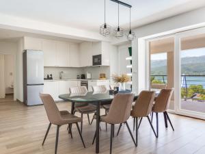 Holiday Home Escape on lake by Interhome