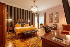 Superior Double Room upper floors no elevator room in Casa Cranta