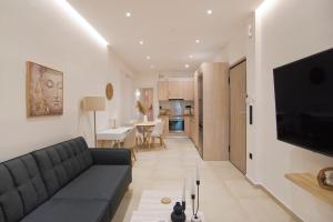 Aliki Spacious, Fully Reno 2BA Apartment