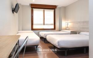 Triple Room room in Hotel Playa Poniente