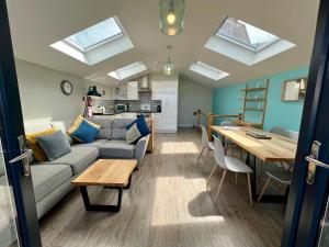 Spacious 3-Bed Seaview Retreat - Family-Friendly in Westward Ho!