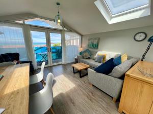 Spacious 3-Bed Seaview Retreat - Family-Friendly in Westward Ho!