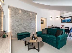 Friends & Family Home