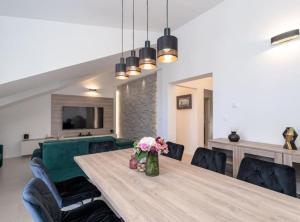 Friends & Family Home