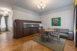 Roze Republikas Apartments