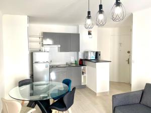 Appartements T2 Bleu Mer - Centre ville , Climatise , 5 min de la plage et a 250m de la gare : photos des chambres