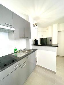 T2 Bleu Mer - Centre ville , Climatisé , 5 min de la plage et à 250m de la gare