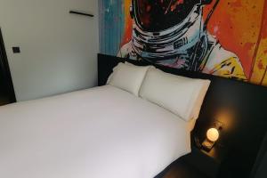 Monkey Puzzle Apartment No1