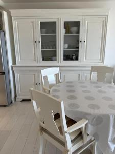 Appartements Beautiful 2-Bedroom Apartment with Terrace Facing the Canal Imperial 4 : photos des chambres