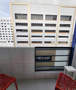 Belo Apto no Gonzaga - uma quadra da praia