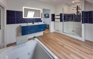 Maisons de vacances Maison Avec Piscine Vue Mer : photos des chambres