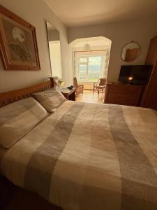 Superior Triple Room with Sea View room in O'Neill's Bed&Breakfast
