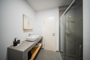 Flex SelfCheckIns 189 - Zagreb - Bedroom - Parking