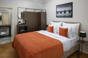 The Bridge Residence by Little King