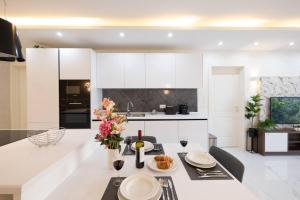 Ivory Suites Penthouse w hot tub by Homely!