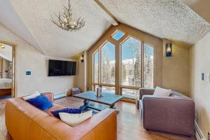 Fox Farm 880 - Ski Ranch Chalet