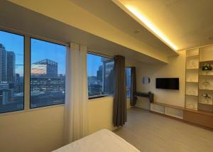 2BR Bi-Level BGC Skyline 150mbps WiFi