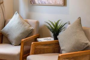 Cottage Central Location Parking Fireplace Garden