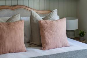 Cottage Central Location Parking Fireplace Garden