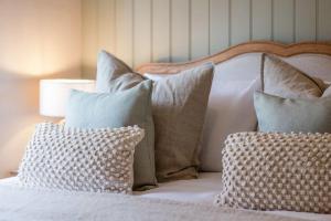 Cottage Central Location Parking Fireplace Garden