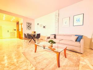 Ampio appartamento con vista monti Wi-Fi veloce, self check-in, vicino stazione e centro