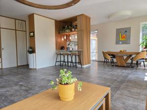 Ma-Bebe PlayHouse with Private Sauna --- Lake, Parks and SPA Pools in 5 min