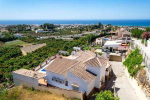 Villa Tres Olivos by Villa Plus