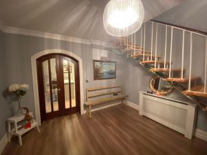 Gleanntan House - Beautiful Town House with Free parking