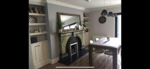 Gleanntan House - Beautiful Town House with Free parking