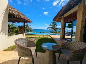 Beachfront Luxury Villa with Infinity Pool