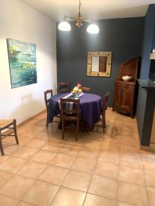 Gîte LA GLYCINE, proche des plages, à lextérieur de la ville dELNE