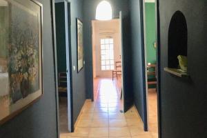 Gîte LA GLYCINE, proche des plages, à lextérieur de la ville dELNE