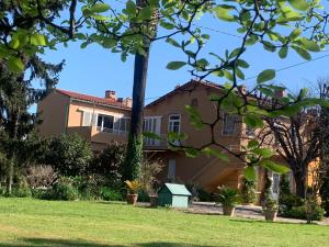 Maisons de vacances Gite LA GLYCINE, proche des plages, a l-exterieur de la ville d-ELNE : photos des chambres