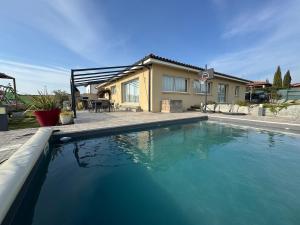 Villas Maison piscine vue Cite Carcassonne : Villa