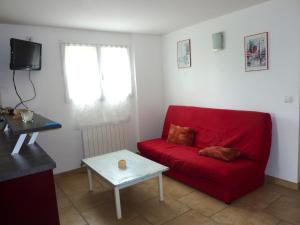 Appartement de 2 chambres en rez-de-chaussée dune maison