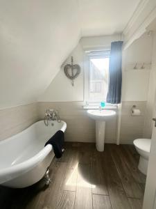 Charming & Spacious Holiday Home