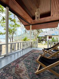 Beachfront house in Chaloklum